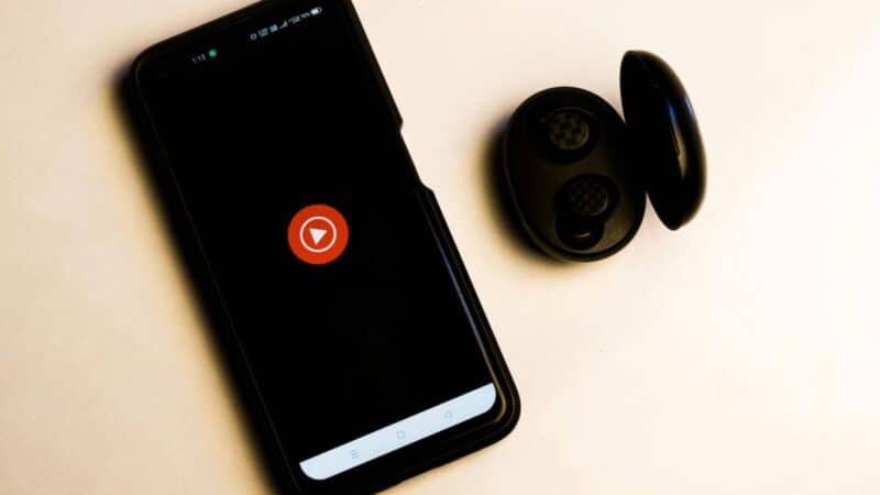 „YouTube Music“ klaida siutina: po vienos dainos nutyla, o perjungimo mygtukas neveikia