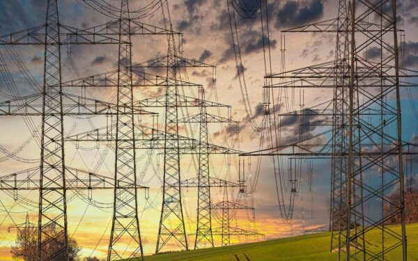 Klimato tikslai Europoje atsitraukia į antrą planą – ar prastai išvystyti elektros tinklai žlugdo žaliąjį kursą?