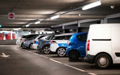 Požeminis parkingas ar kiemo aikštelė: kaip parkavimo sprendimai keičia daugiabučių vertę