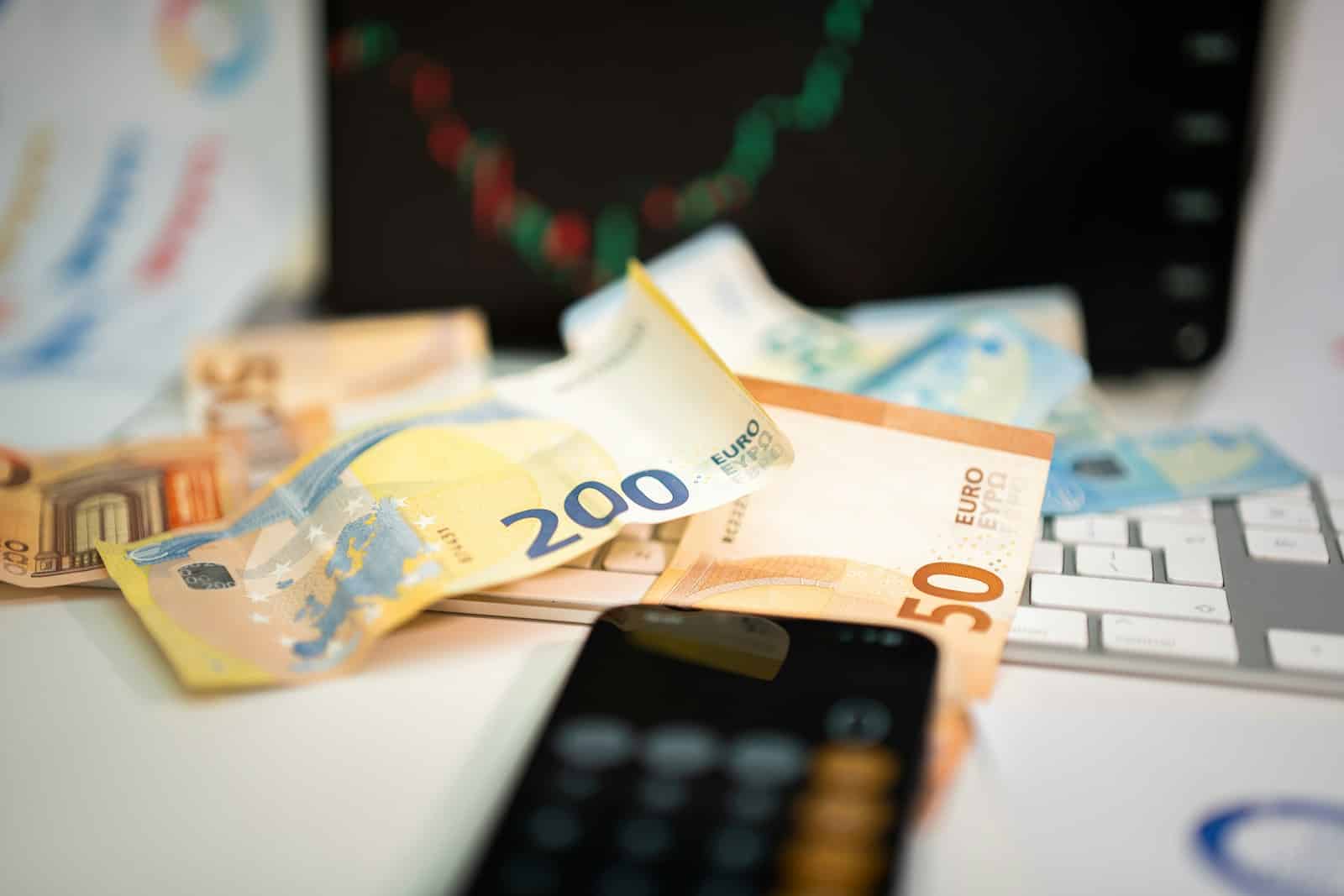 Šildymo sąskaitų mažinimas bute: termostatai, balansavimas ir mažos investicijos, kurios veikia