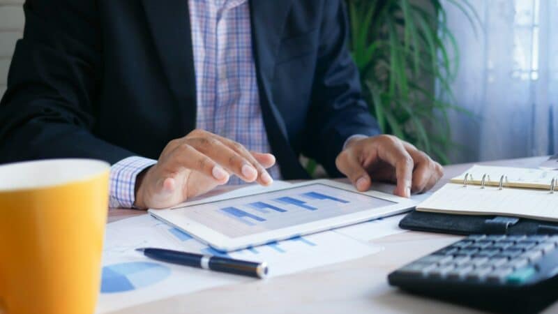 Nuolat trūksta pinigų? Vieno vakaro sprendimas gali kardinaliai pakeisti jūsų finansinę situaciją