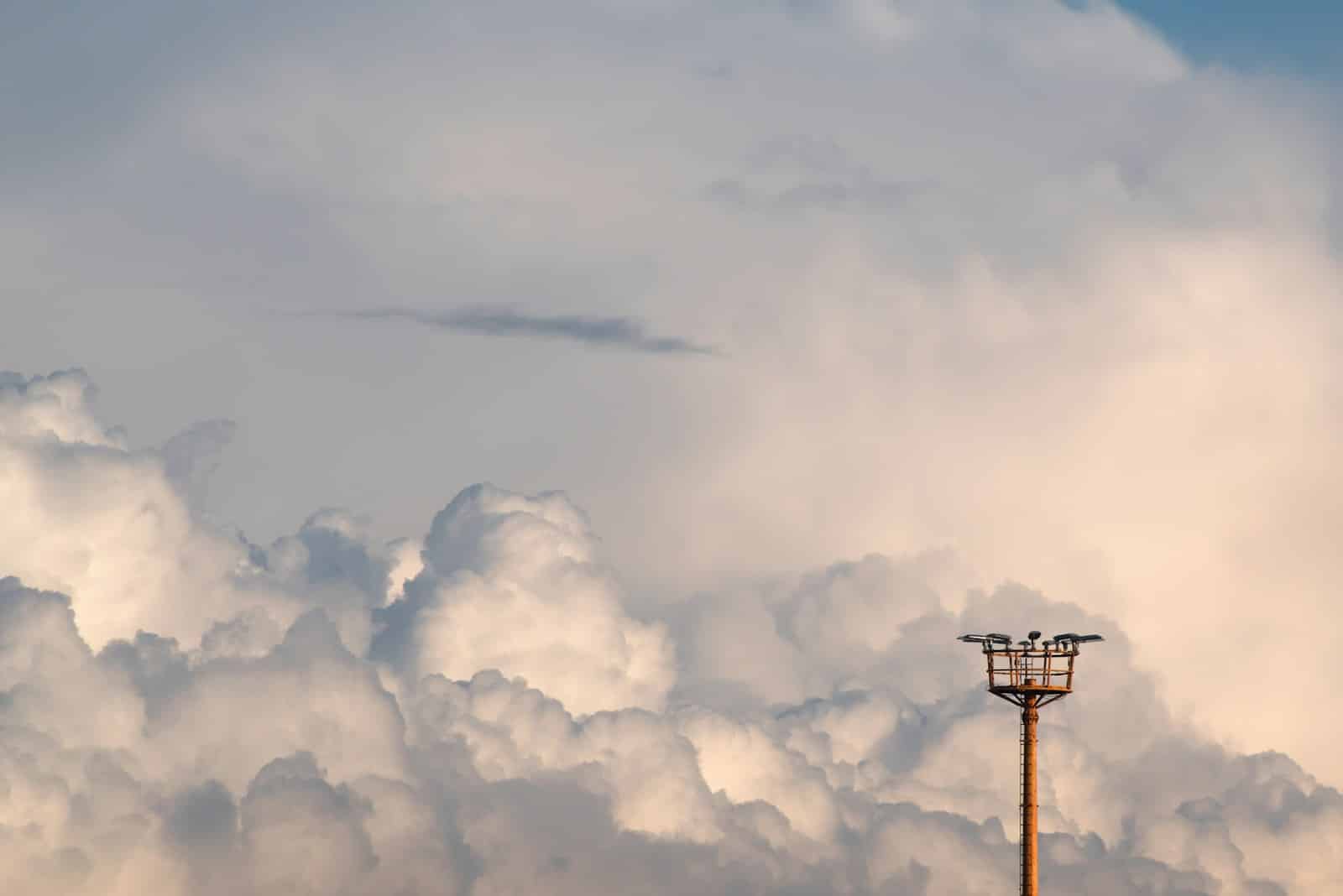 Valstybės perspėjimo sistemos atnaujinimas: kaip keisis sirenos, telefoniniai pranešimai ir gyventojų atsakomybė