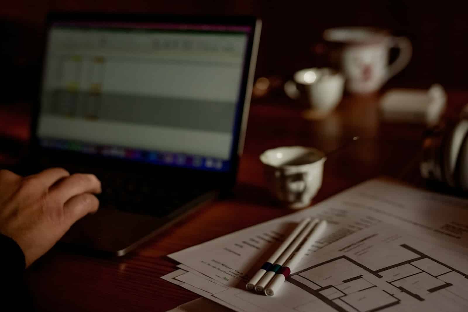 Biudžetas su nereguliariomis pajamomis: kaip susiplanuoti finansus dirbant laisvai samdomu ar sezoniniu darbu