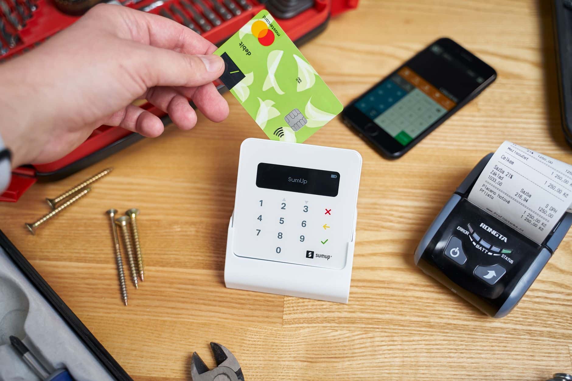 Elektroniniai kvitai ir lojalumo programos telefone: kaip kasdienybėje neprarasti nei centų, nei duomenų
