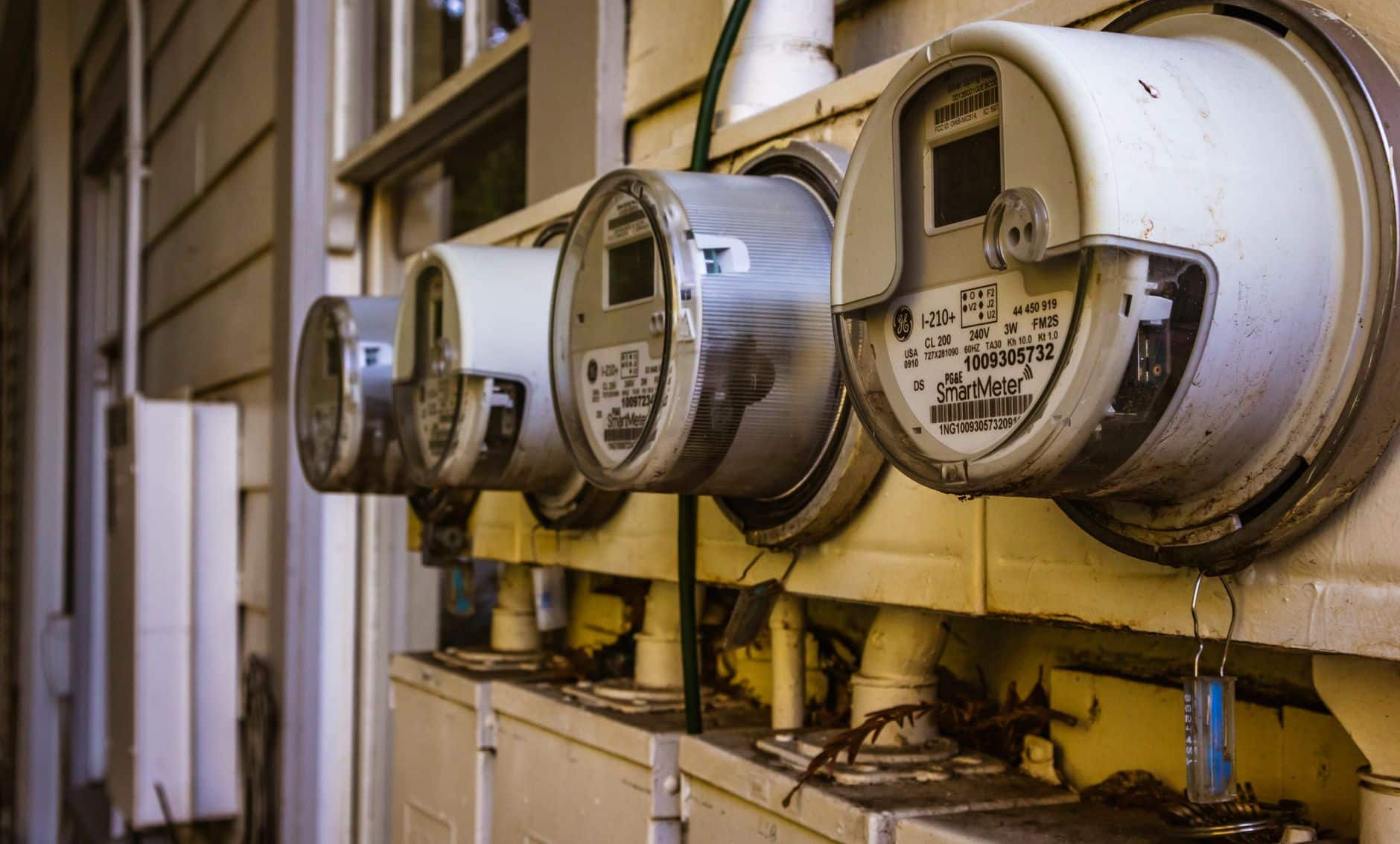 Elektros rinkoje daugėja dinaminių planų: kaip kintanti kilovatvalandės kaina gali padėti sutaupyti