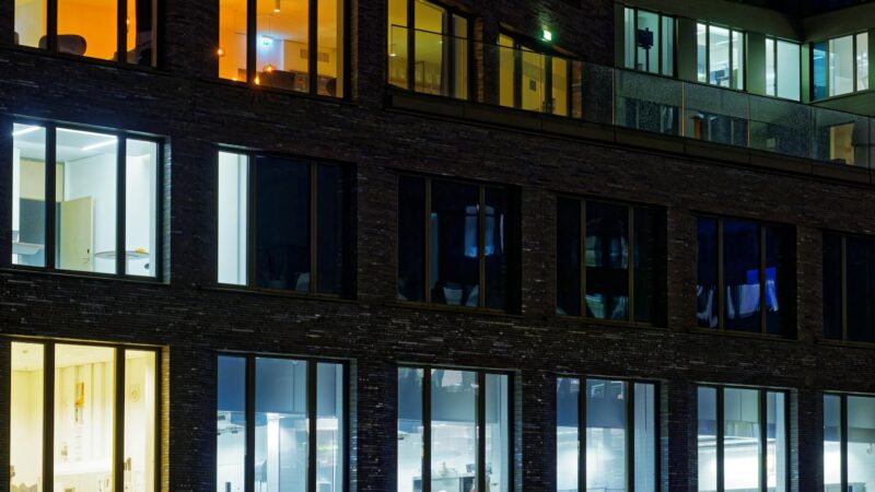 Energiją taupančios modernizacijos prasmė verslui: nuo sandarių pastatų iki mažesnės rizikos dėl kainų