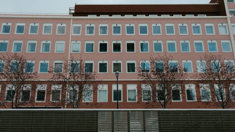 Energinį sertifikatą turintys daugiabučiai: kaip raidė nuo A iki G lemia sąskaitas, nuomos kainą ir turto vertę