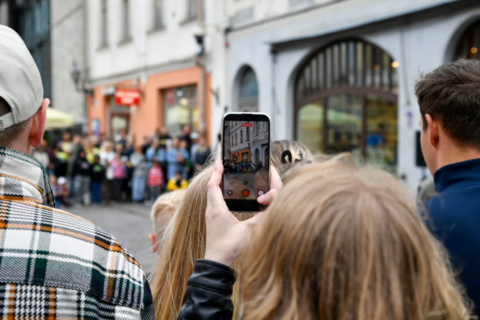 Fotografija vaikščiojant pėsčiomis: kaip pasitelkti telefoną ir atrasti naują laisvalaikio pomėgį