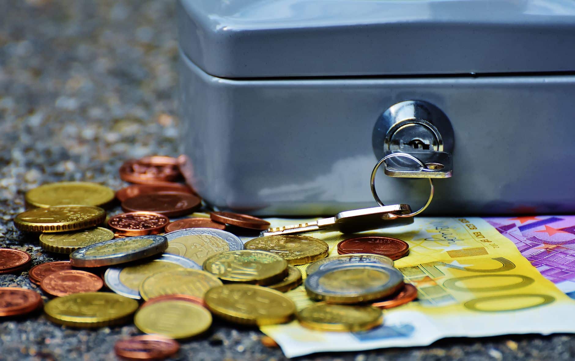 Indėlių draudimas Lietuvoje: kaip saugomi jūsų pinigai ir ko tikėtis bankui susidūrus su problemomis