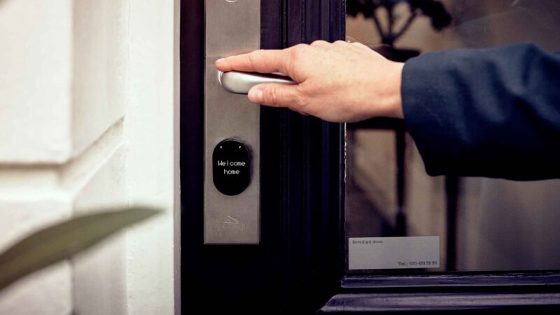 Kaip išmanios durų spynos ir vaizdo skambučiai keičia namų saugumą: ką verta žinoti prieš renkantis