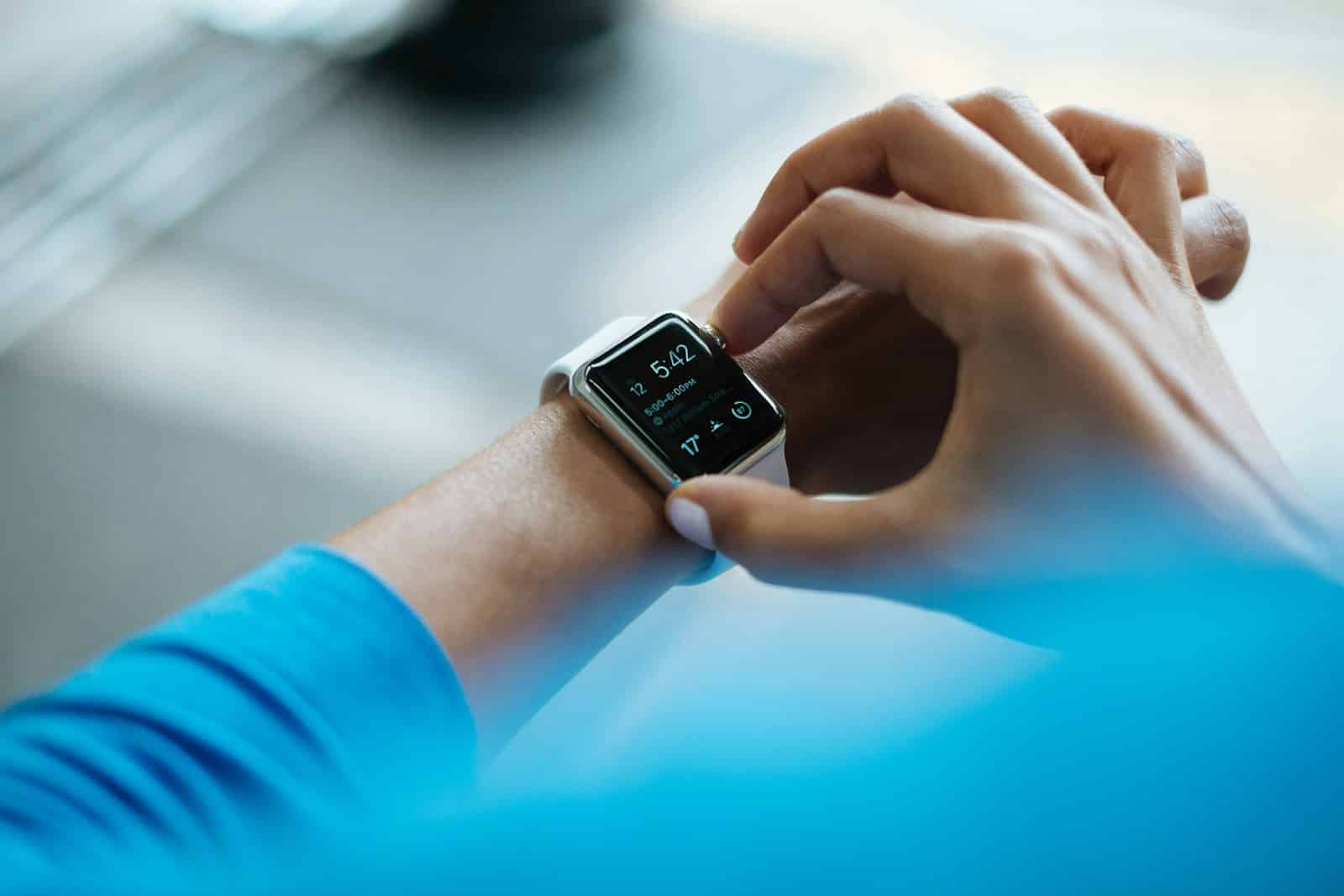 Kaip išnaudoti išmanųjį laikrodį sveikatai ir darbui: 7 funkcijos, kurias verta įjungti jau šiandien