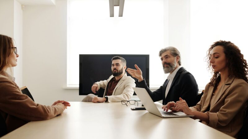 Kaip lietuviški startuoliai pradeda bendradarbiavimą su korporacijomis: nuo pirmo kontakto iki realios sutarties