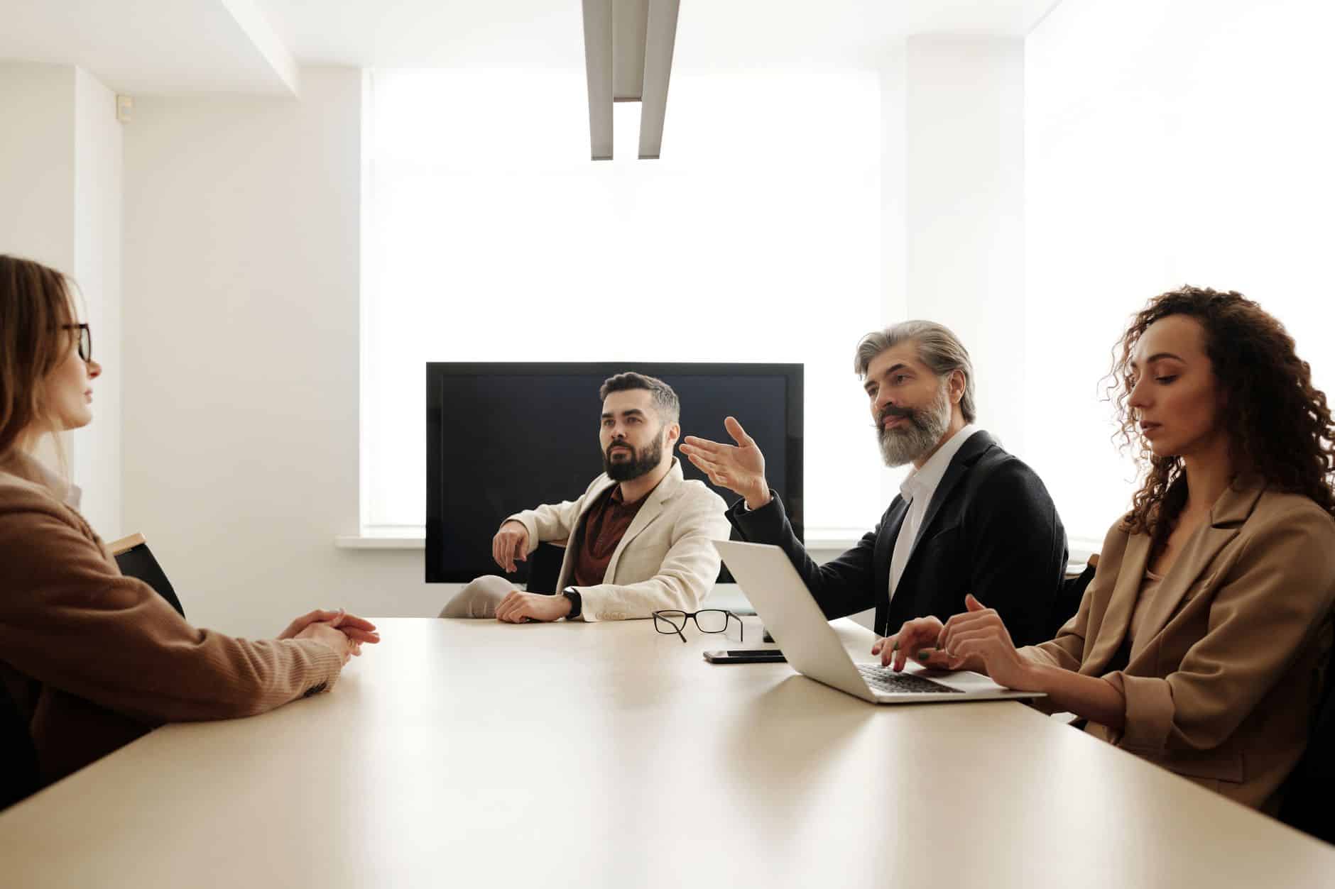 Kaip lietuviški startuoliai pradeda bendradarbiavimą su korporacijomis: nuo pirmo kontakto iki realios sutarties