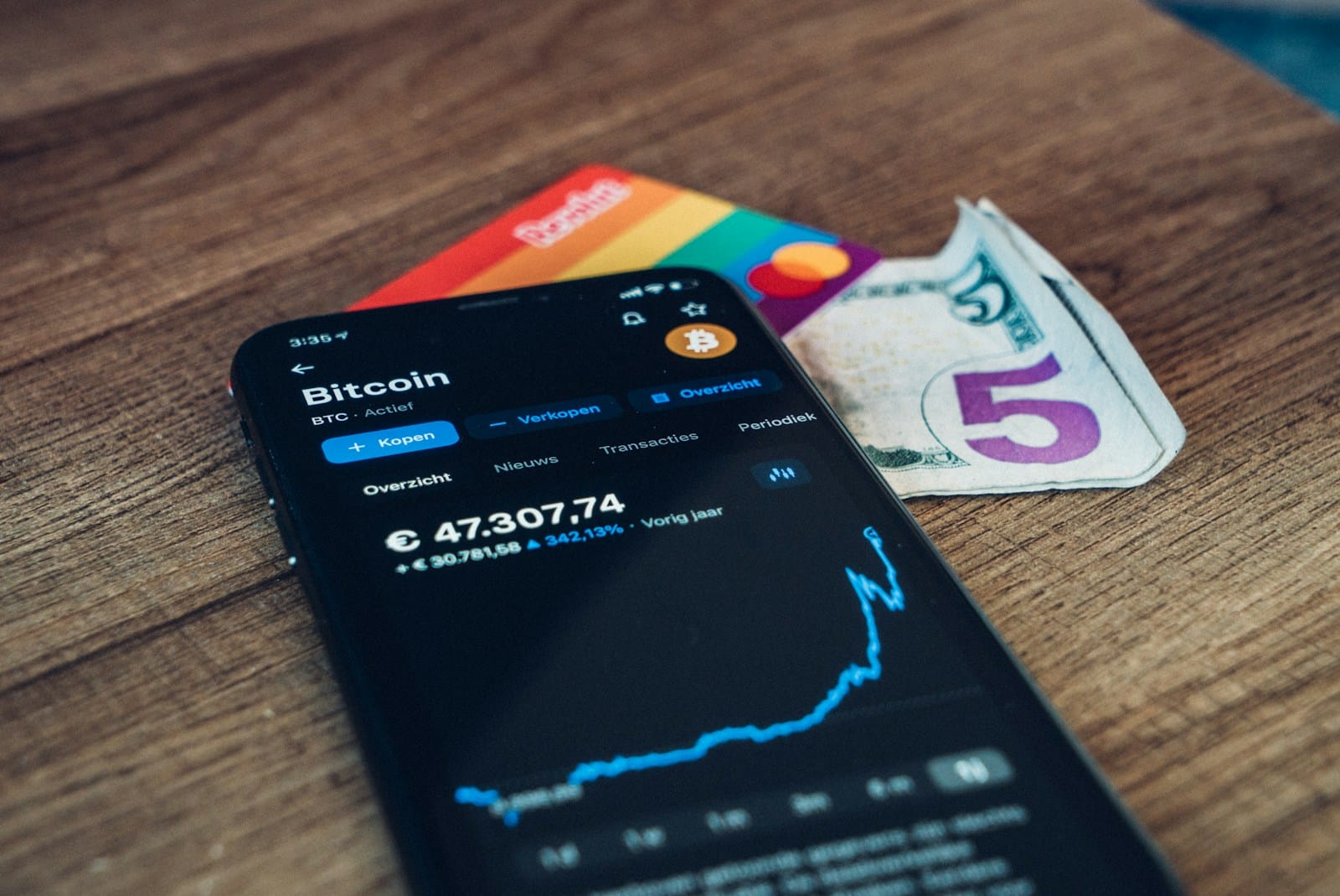 Kaip mažinti banko sąskaitų mokesčius Lietuvoje: ką verta peržiūrėti ir dėl ko derėtis su banku