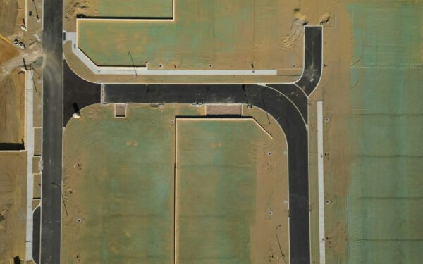 Kelių ir inžinerinių tinklų statyba prie naujų kvartalų: kas apmoka sąskaitą ir ką turi žinoti būsto pirkėjas