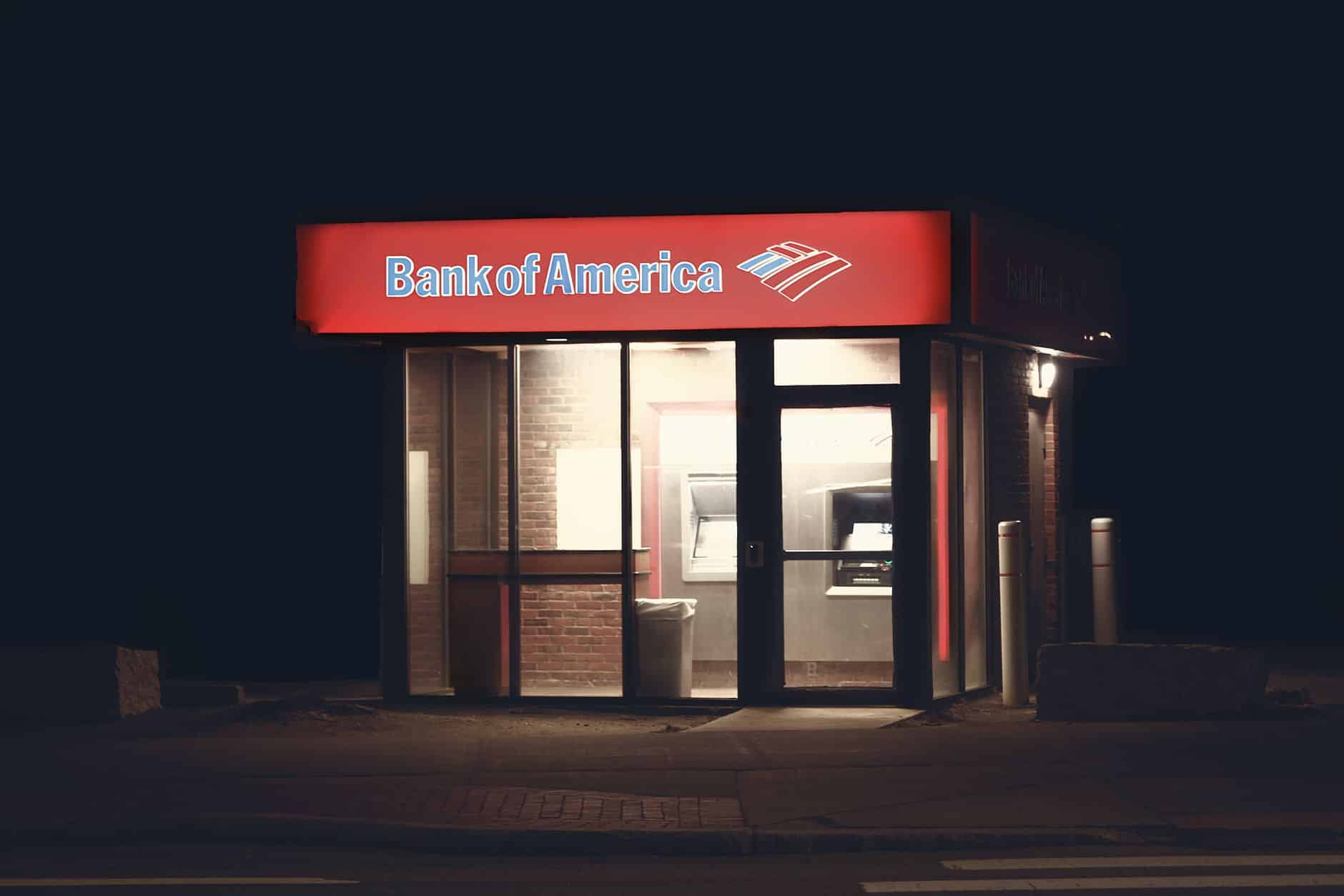 Kodėl bankų paslaugų kainoraščiai tokie skirtingi: kaip paprastam klientui suprasti realią paslaugų kainą