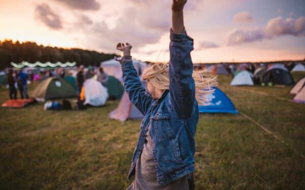 Lietuviški vasaros festivaliai be chaoso: kaip išsirinkti, pasiruošti ir iš tiesų pailsėti