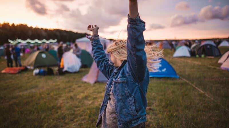 Lietuviški vasaros festivaliai be chaoso: kaip išsirinkti, pasiruošti ir iš tiesų pailsėti