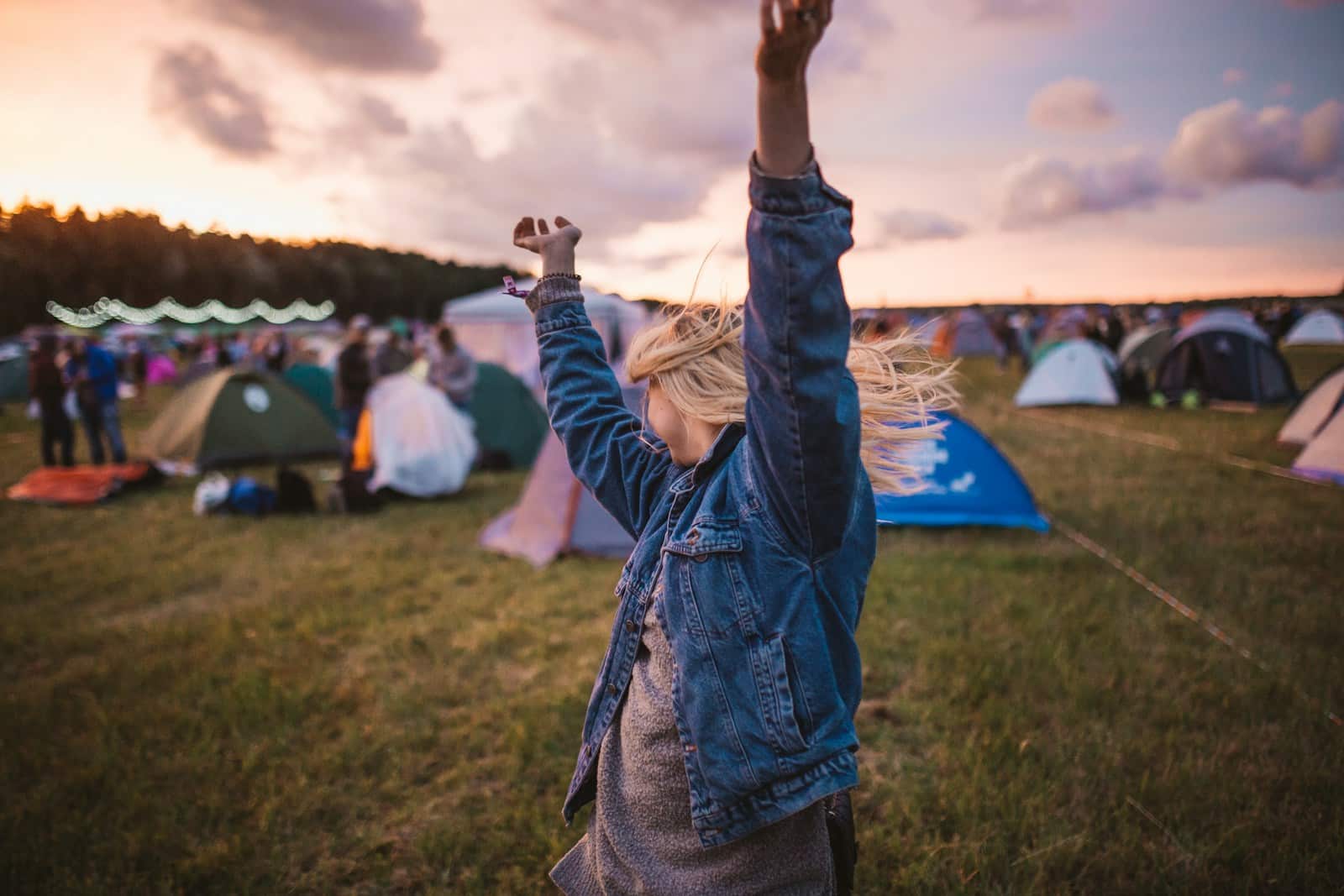 Lietuviški vasaros festivaliai be chaoso: kaip išsirinkti, pasiruošti ir iš tiesų pailsėti