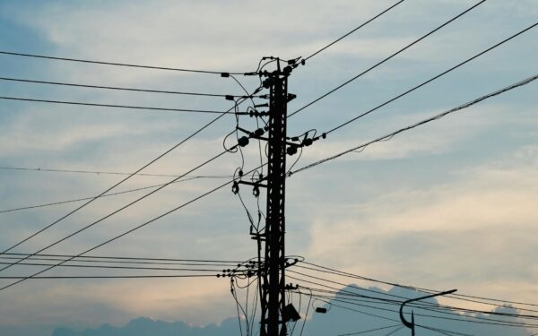 Mažesni energijos tiekėjai ieško savo vietos rinkoje: kaip keičia strategijas po kainų šoko