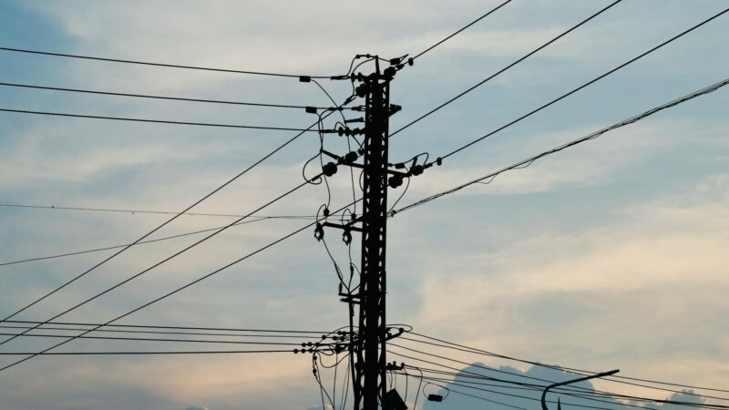 Mažesni energijos tiekėjai ieško savo vietos rinkoje: kaip keičia strategijas po kainų šoko