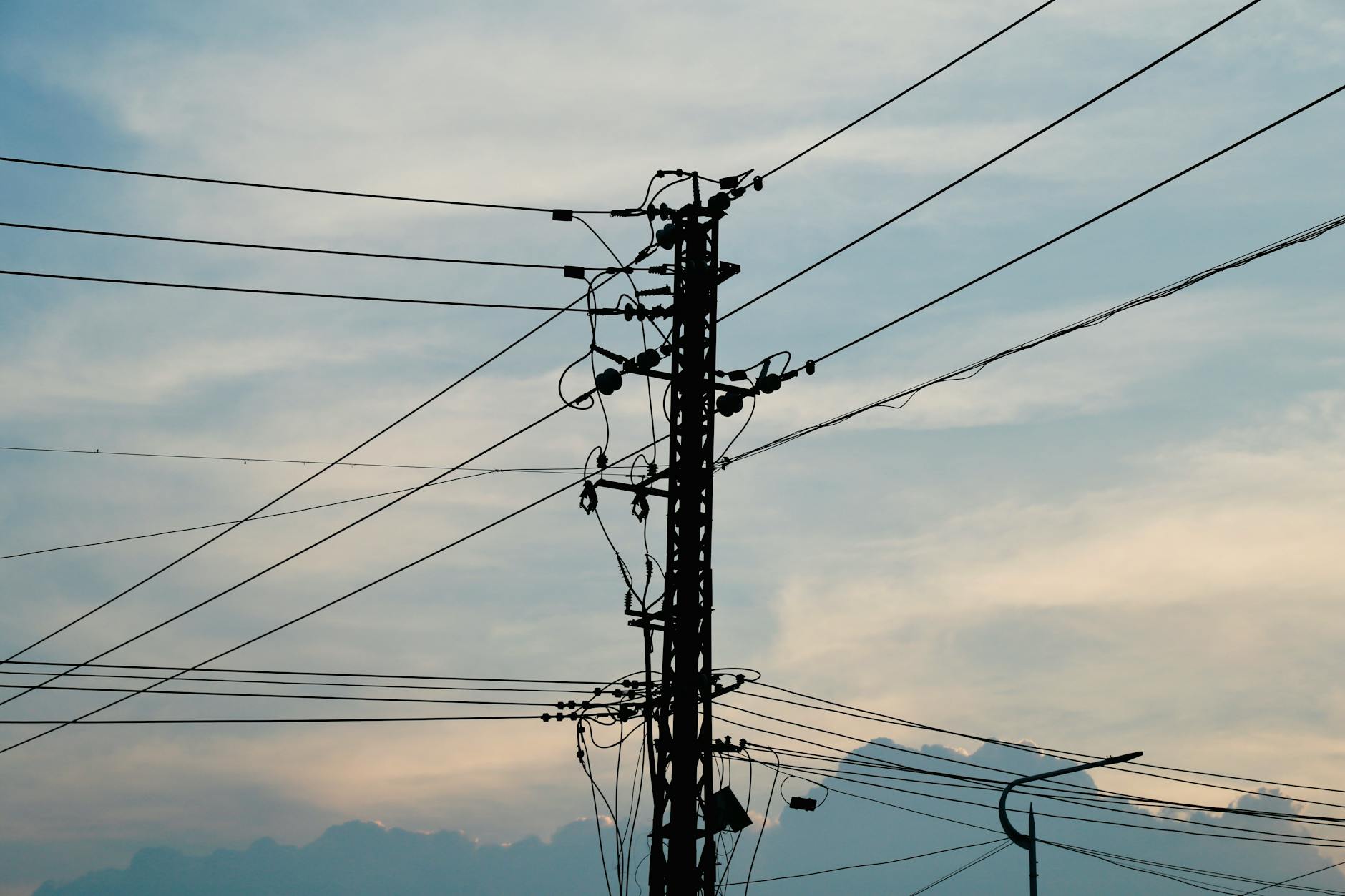 Mažesni energijos tiekėjai ieško savo vietos rinkoje: kaip keičia strategijas po kainų šoko