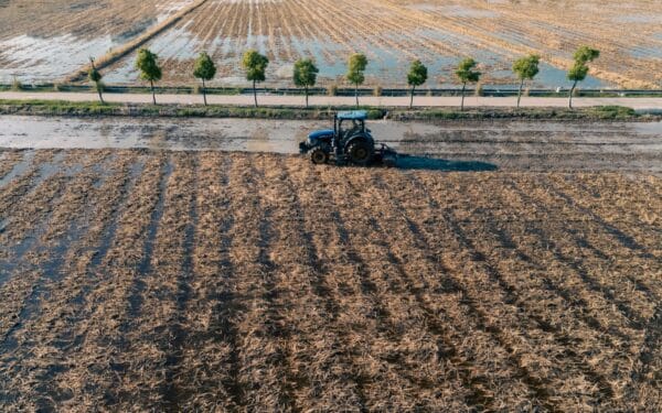 Naujos kartos žemės ūkio technika Lietuvos laukuose: kaip skaitmenizacija keičia darbų planavimą ir kaštus