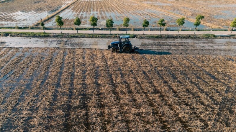 Naujos kartos žemės ūkio technika Lietuvos laukuose: kaip skaitmenizacija keičia darbų planavimą ir kaštus