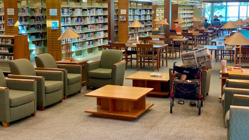 Popietė skaitykloje: kaip atrasti bibliotekas kaip ramią laisvalaikio erdvę sau ir šeimai