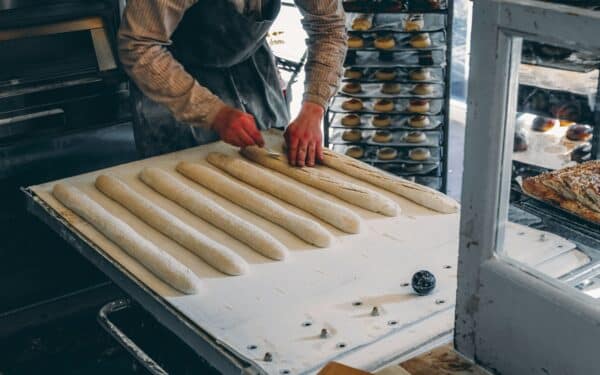 Prancūzijos mažųjų kepyklų tinklas keičia strategiją: kaip investicijos į šaldytą tešlą padeda išlikti konkurencinėje kovoje