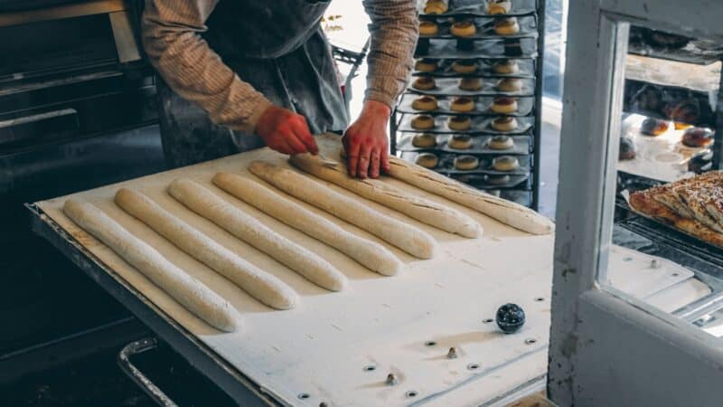 Prancūzijos mažųjų kepyklų tinklas keičia strategiją: kaip investicijos į šaldytą tešlą padeda išlikti konkurencinėje kovoje