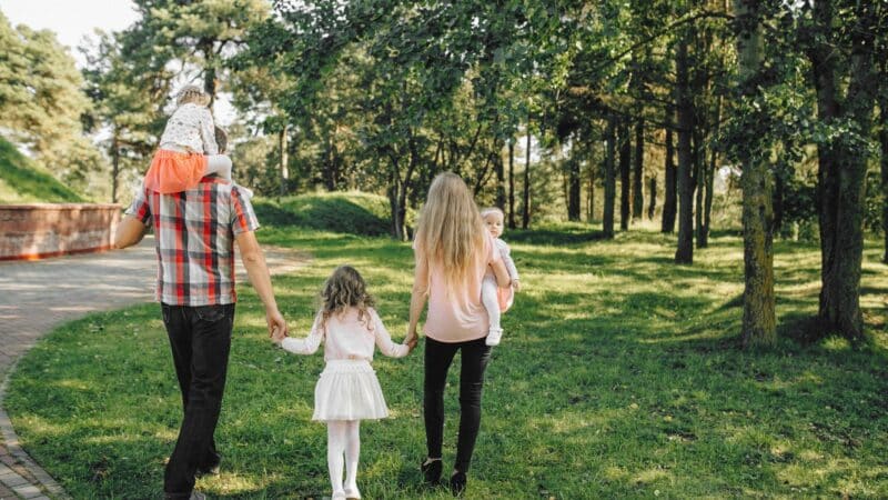 Savaitgalis be ekrano: 9 žingsniai, kaip susikurti nedidelį aktyvaus laisvalaikio iššūkį sau ir šeimai
