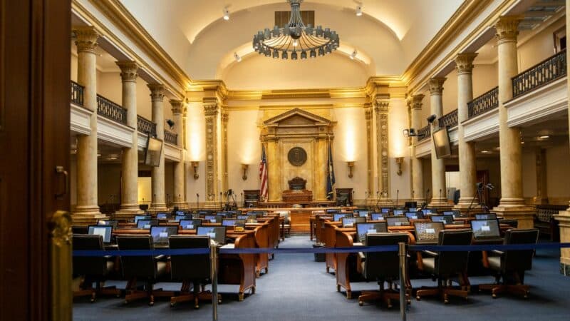 Valstybės tarnybos atlyginimų reforma: ką žada nauja sistema ir kaip ji palies tarnautojus bei mokesčių mokėtojus
