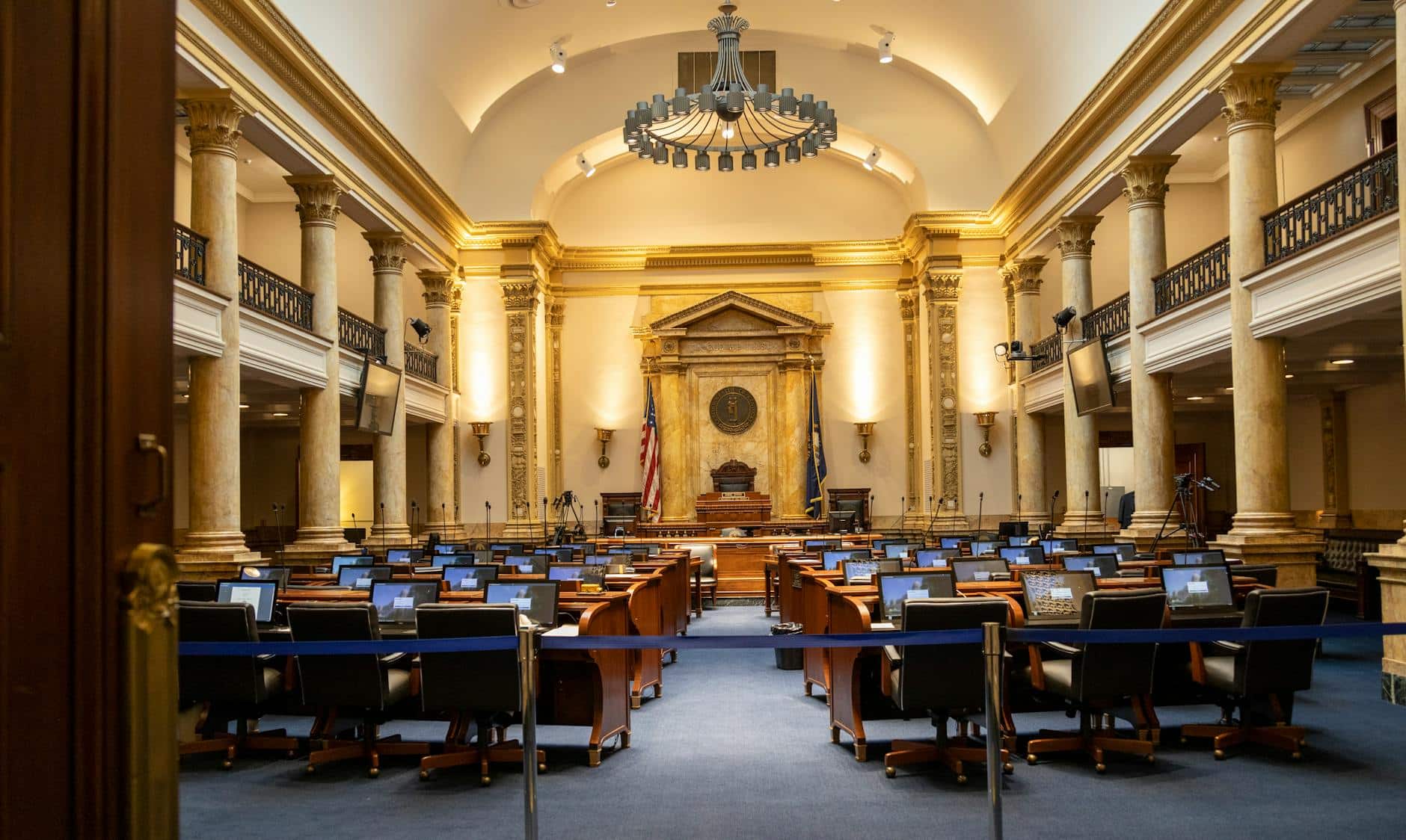 Valstybės tarnybos atlyginimų reforma: ką žada nauja sistema ir kaip ji palies tarnautojus bei mokesčių mokėtojus