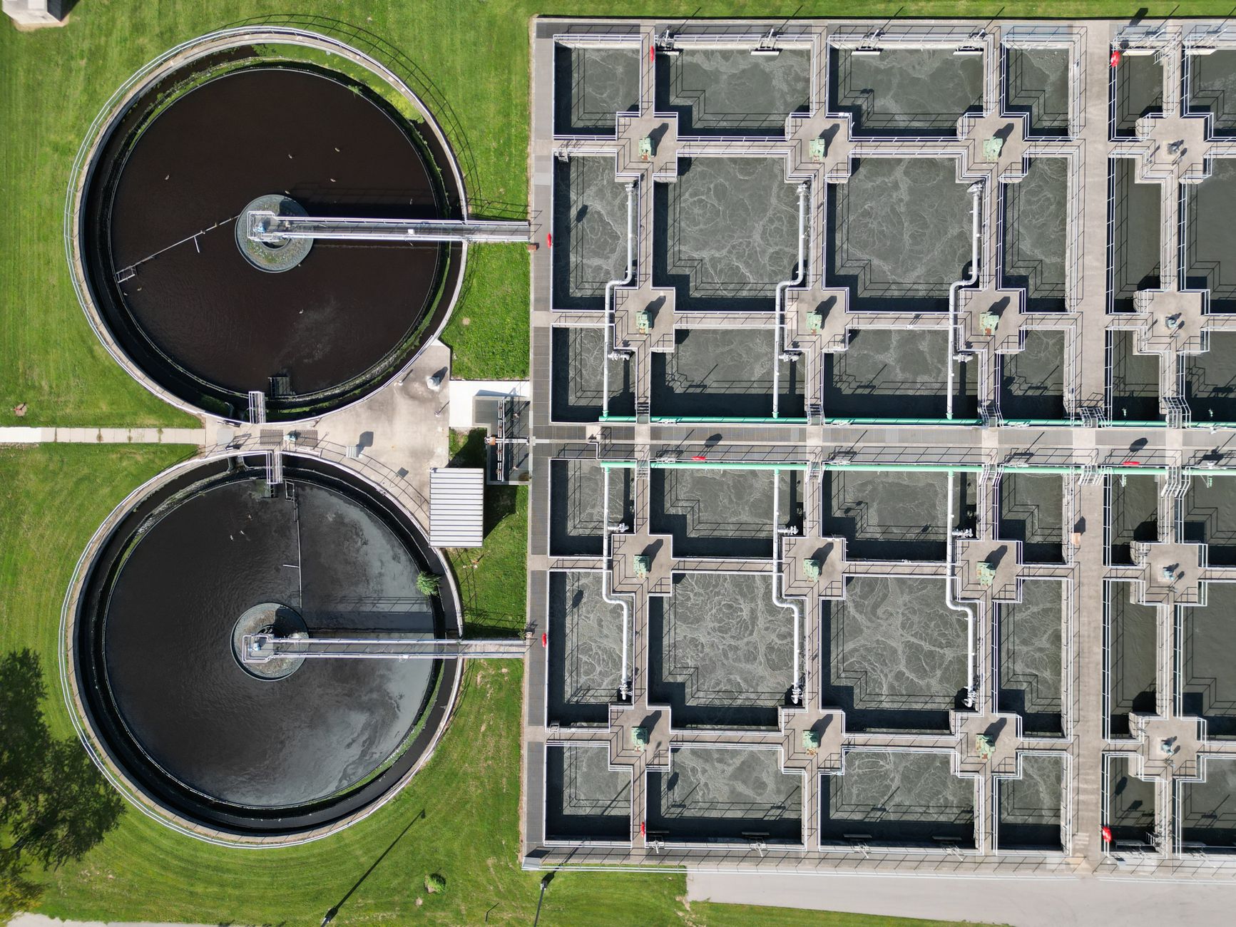 Vandens išteklių energija miestams ir verslui: kaip nuotekos tampa nauju šilumos ir vėsos šaltiniu