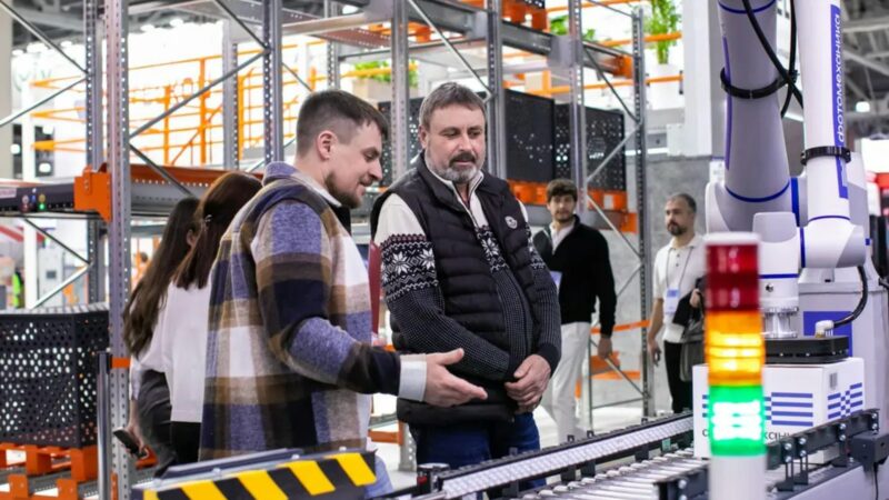 Automatizacija sandėliuose ir biuruose: kaip įmonės perkuria darbą, atlyginimus ir darbuotojų lūkesčius
