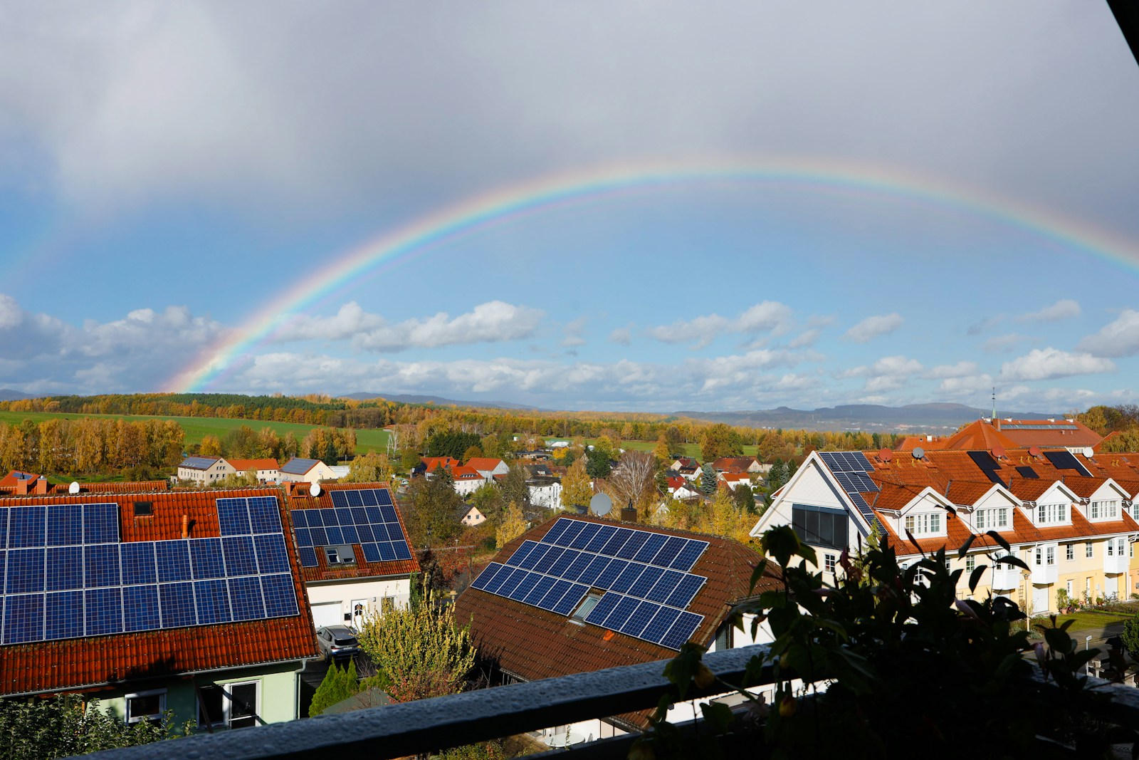 Bendruomenių energetiniai kooperatyvai: kaip gyventojai kartu investuoja į atsinaujinančią energiją
