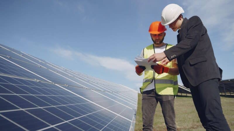 Energetikos bendrovės persiorientuoja į saulės parkus darbuotojams: naujas motyvavimo ir lojalumo įrankis