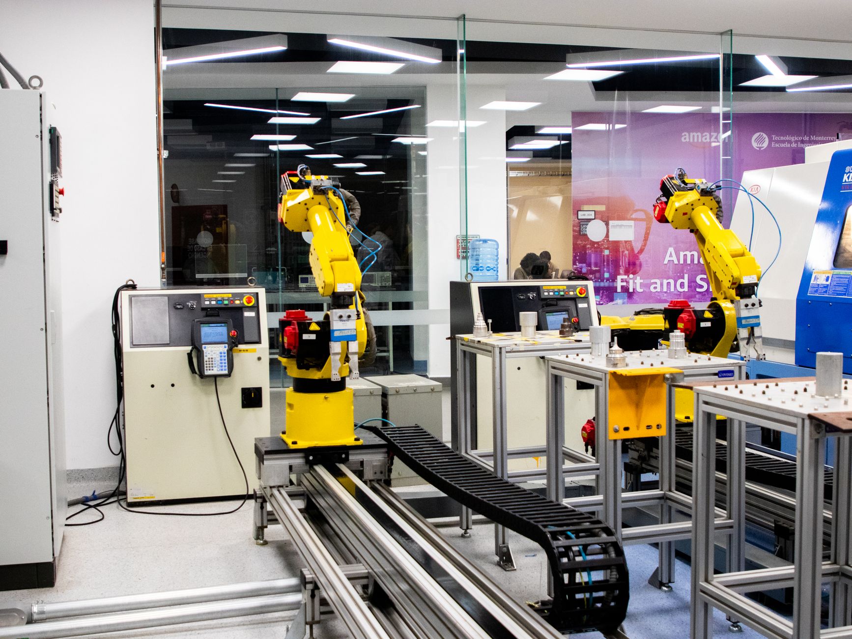 Gamybinio sektoriaus automatizacija: kaip robotai ir DI keičia darbo vietas ir investicijų logiką