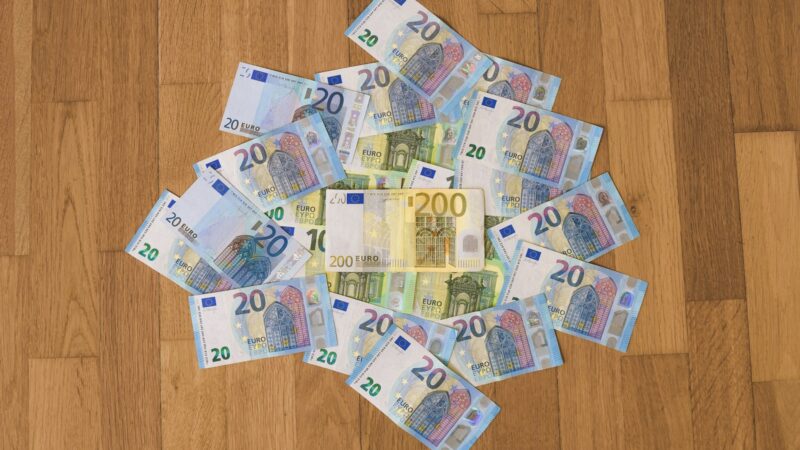 Indėlių draudimas Lietuvoje: kaip iš tiesų apsaugyti savo santaupas bankų ir krizių laikais