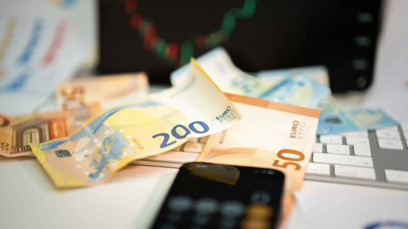 Indėlių draudimas Lietuvoje: kaip tiksliai veikia apsauga ir ko tikėtis banko krizei užklupus