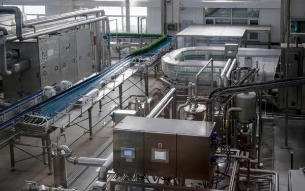Investicijos į gamybos modernizavimą: kaip pramonės atnaujinimas keičia konkurenciją ir darbo rinką