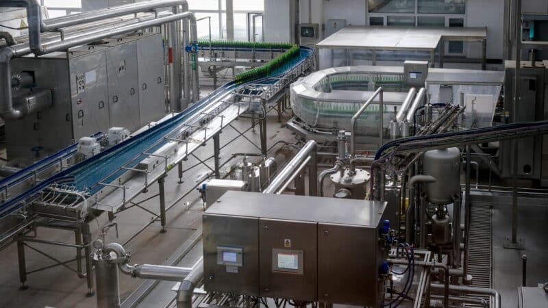Investicijos į gamybos modernizavimą: kaip pramonės atnaujinimas keičia konkurenciją ir darbo rinką