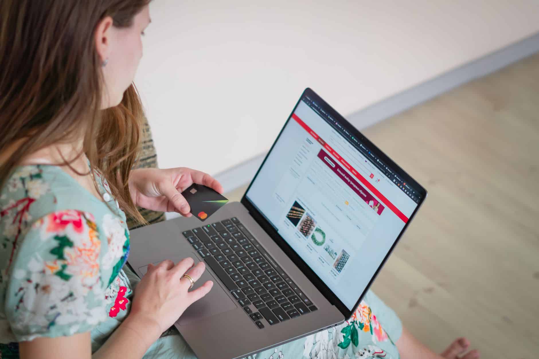 Kaip atpažinti netikras internetines parduotuves: konkretūs žingsniai, kurie padės neprarasti pinigų