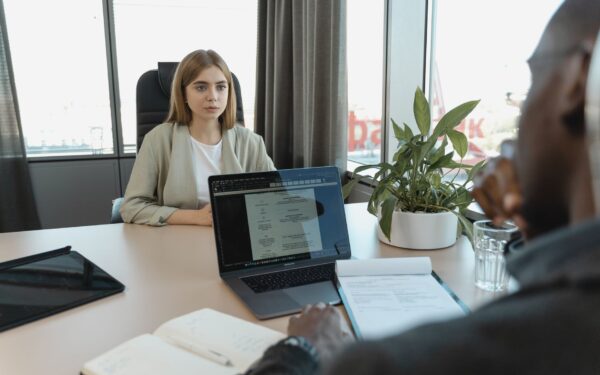Kaip DI keičia atrankas ir atlygių derybas: ką turi žinoti darbuotojai ir darbdaviai