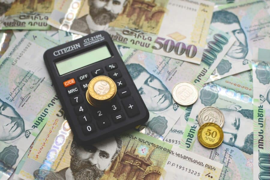 Kaip saugiai skolinti pinigus pažįstamiems ir artimiesiems: svarbiausios taisyklės ir rizikos - Aktualu Asmeniniai finansai Finansinis rastingumas Privatus paskolu
