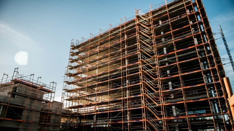 Kaip taršių pastatų renovacija virsta energetine investicija: ką reiškia nauji reikalavimai būstui ir biurams