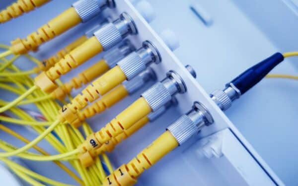 Kas yra šviesolaidinis internetas iki namų durų: kuo skiriasi FTTH, FTTB ir VDSL ir ką rinktis Lietuvoje