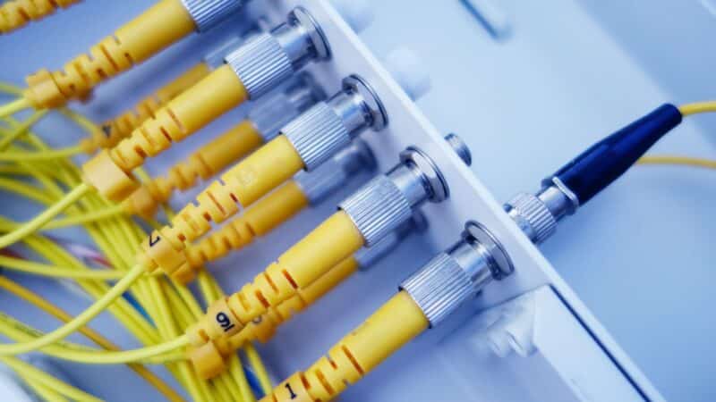 Kas yra šviesolaidinis internetas iki namų durų: kuo skiriasi FTTH, FTTB ir VDSL ir ką rinktis Lietuvoje