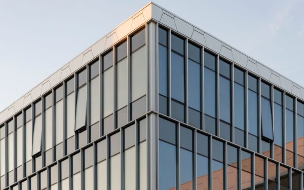 Paslaugų centrų banga Vilniuje ir Kaune: kaip atlyginimai ir karjeros galimybės keičia darbo rinką